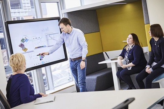 The application of educational all-in-one touch screen board